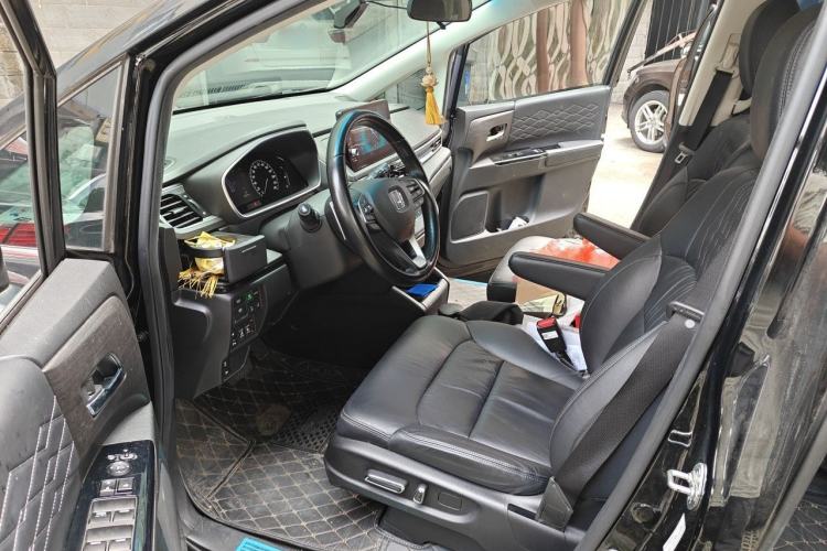 Used Honda Elysion 2022 2.0L eHEV Luxury Edition Driver Seat