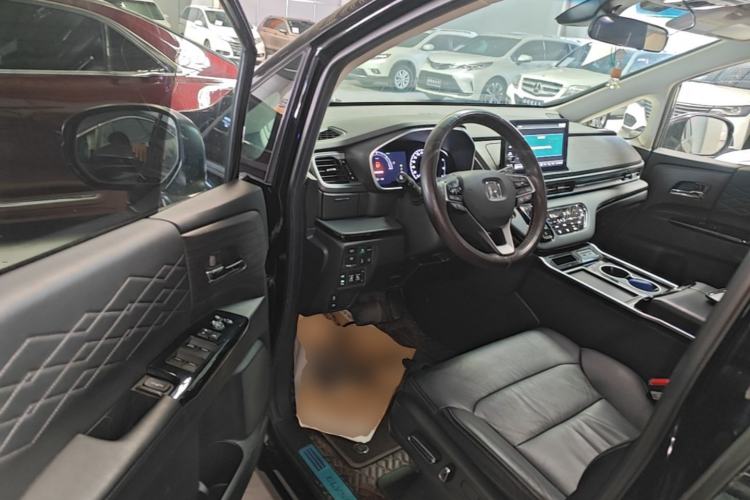 Used Honda Elysion 2022 2.0L eHEV Luxury Edition Driver Seat