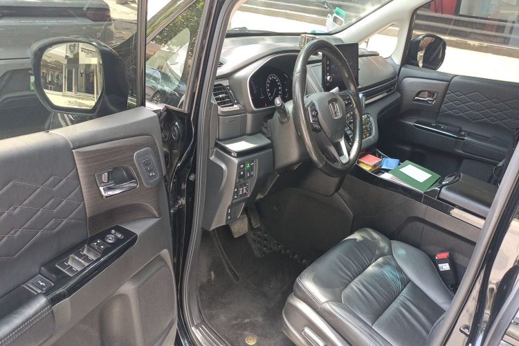 Used Honda Elysion 2022 2.0L eHEV Prestige Edition Driver Seat