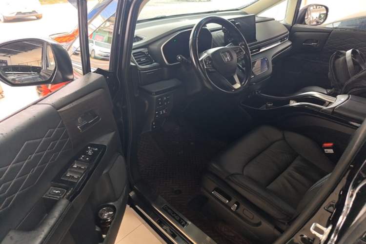 Used Honda Elysion 2022 2.0L eHEV Luxury First Edition Driver Seat