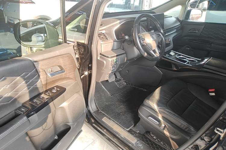 Used Honda Elysion 2022 2.0L eHEV Luxury Edition Driver Seat
