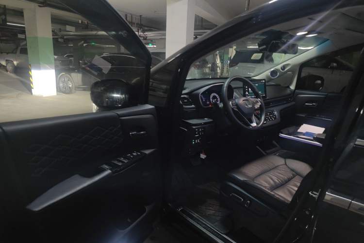 Used Honda Elysion 2022 2.0L eHEV Luxury Edition Driver Seat