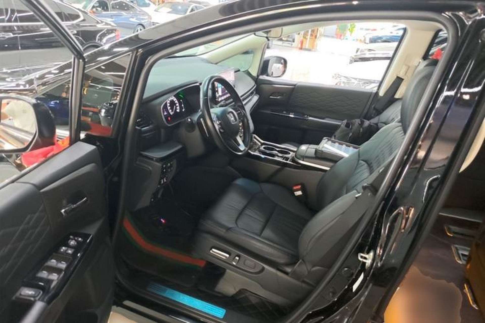 Used Honda Elysion 2022 2.0L eHEV Luxury Edition Driver Seat