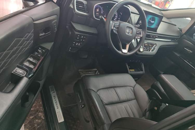 Used Honda Elysion 2022 2.0L eHEV Prestige Edition Driver Seat