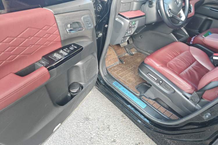 Used Honda Elysion 2022 2.0L eHEV Prestige Edition Driver Seat
