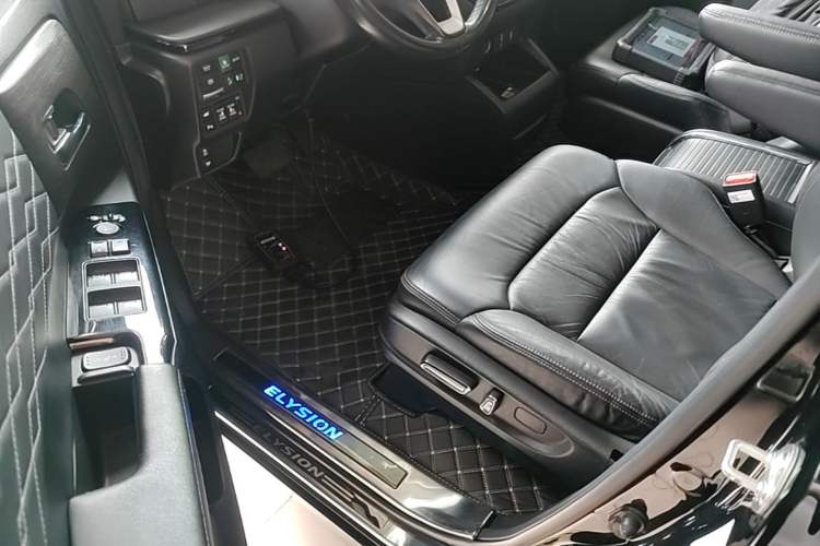Used Honda Elysion 2022 2.0L eHEV Luxury First Edition Driver Seat