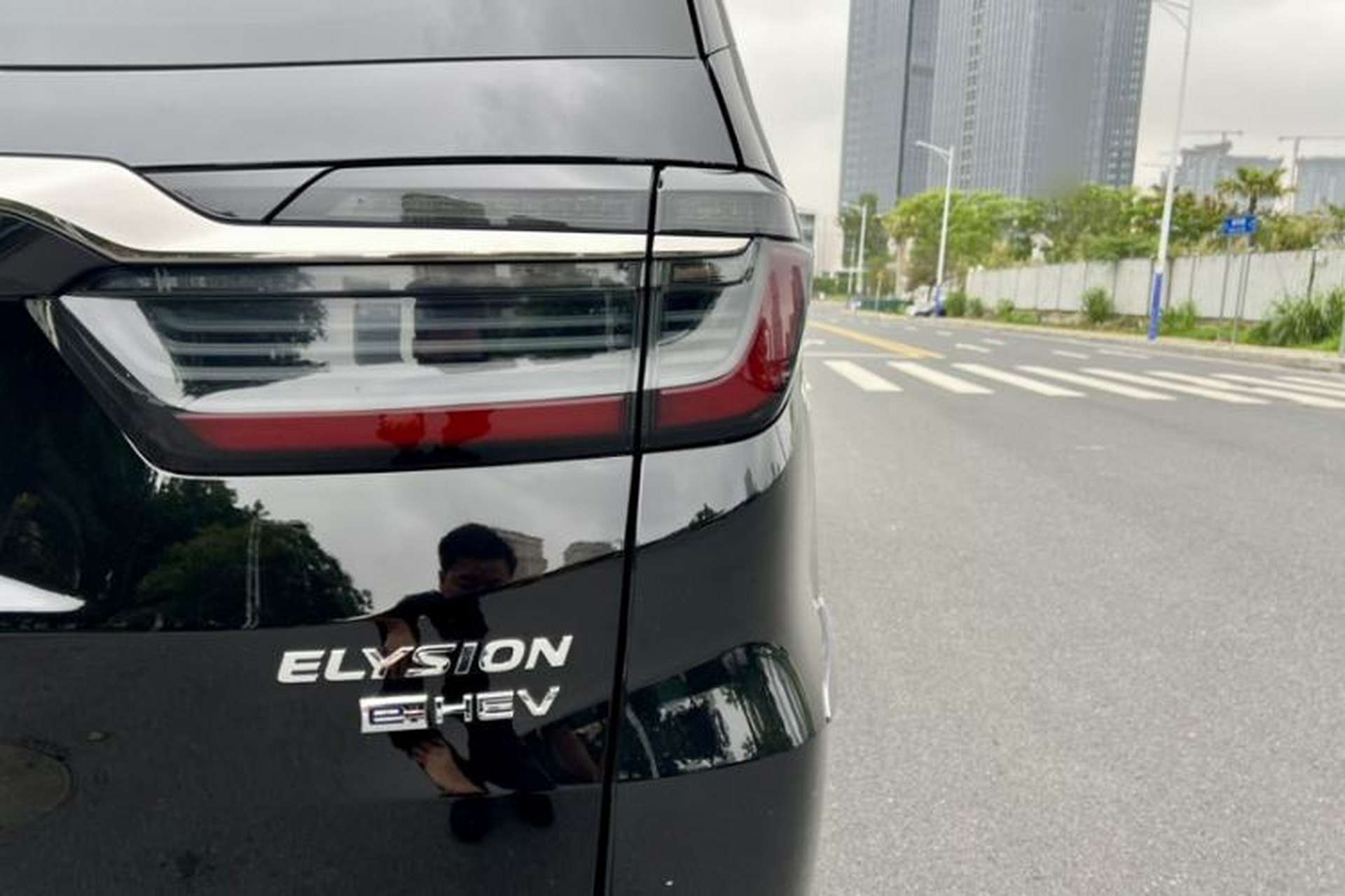 Used Honda Elysion 2022 2.0L eHEV Luxury First Edition Exterior 10