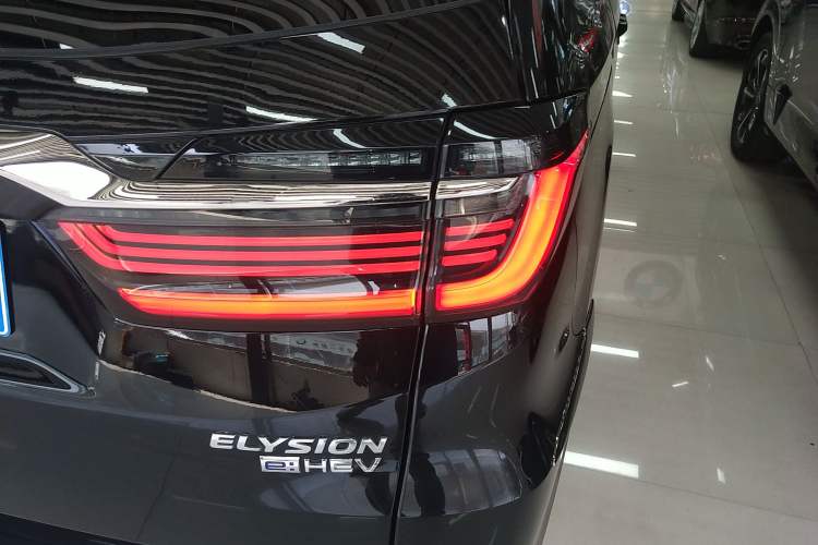 Used Honda Elysion 2022 2.0L eHEV Prestige Edition Exterior 3