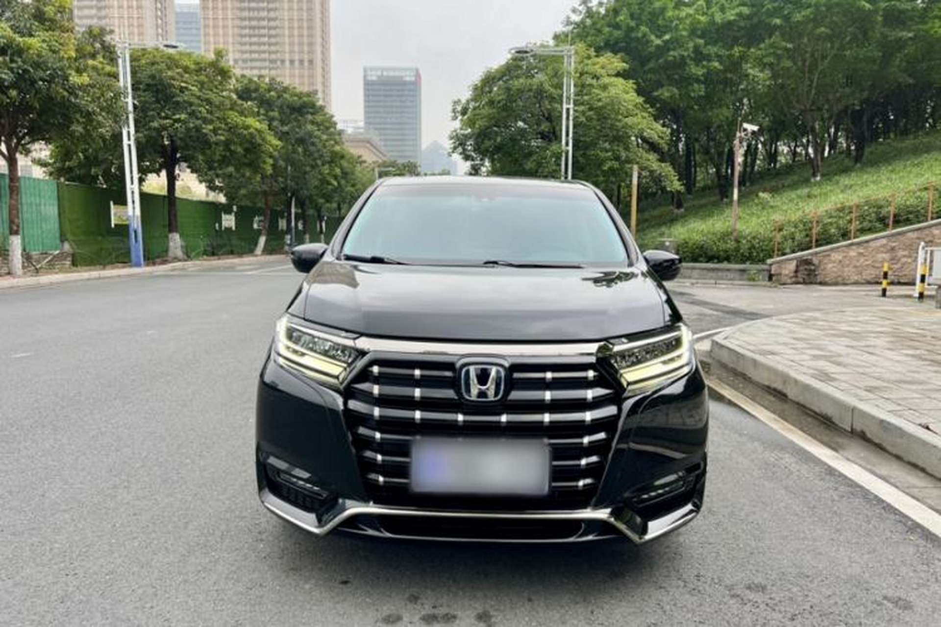 Used Honda Elysion 2022 2.0L eHEV Luxury First Edition Exterior 6