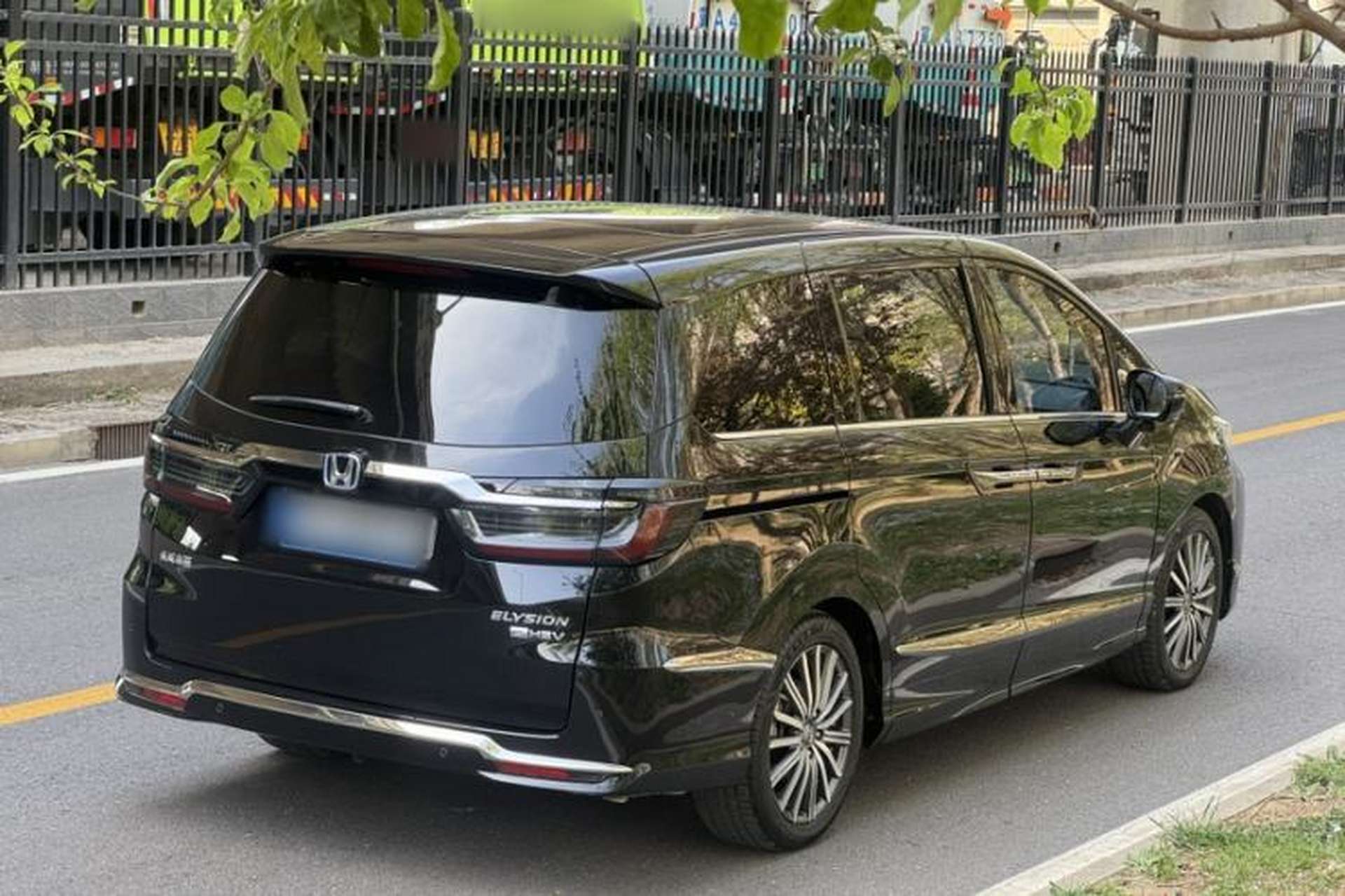 Used Honda Elysion 2022 2.0L eHEV Luxury Edition Exterior 6