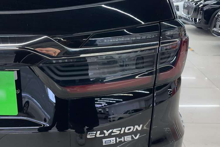 Used Honda Elysion 2022 2.0L eHEV Luxury First Edition Exterior 6