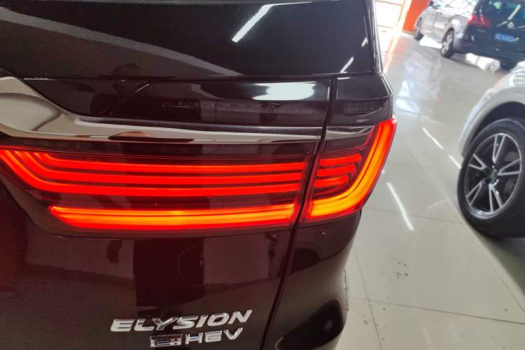 Used Honda Elysion 2022 2.0L eHEV Luxury First Edition Exterior 6