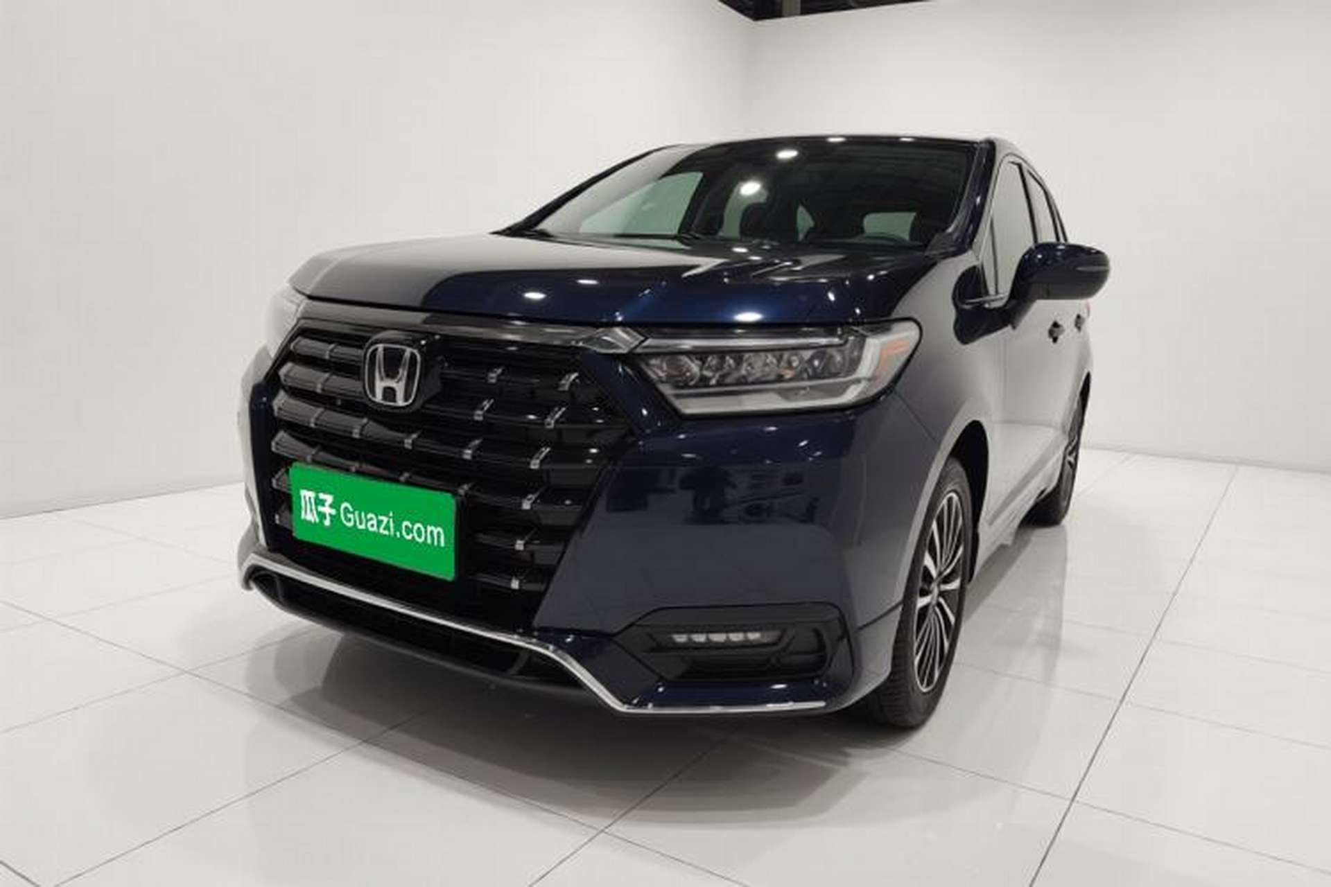 Used Honda Elysion 2022 2.0L eHEV Luxury First Edition Front Left 45 Deg