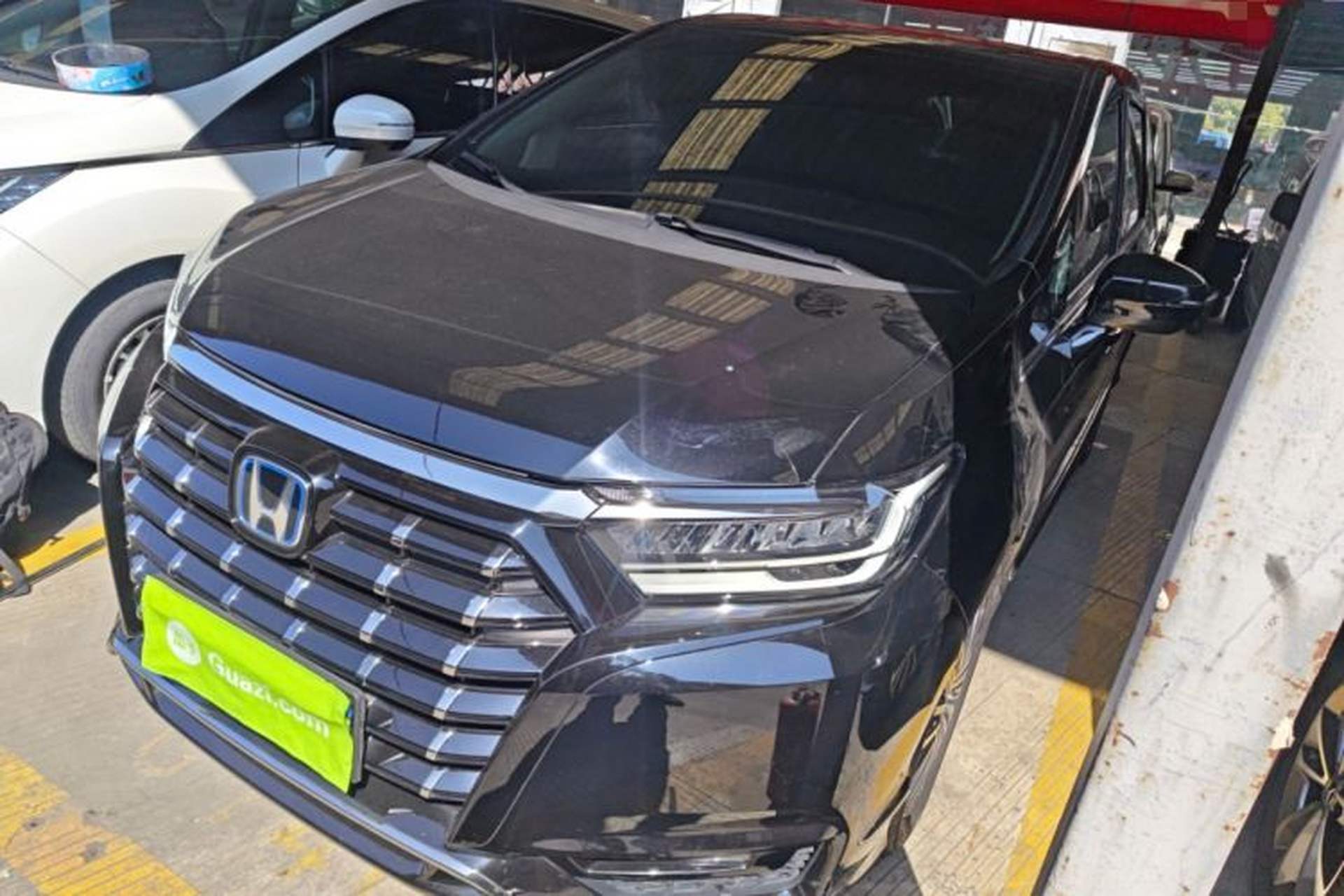 Used Honda Elysion 2022 2.0L eHEV Luxury Edition Front Left 45 Deg