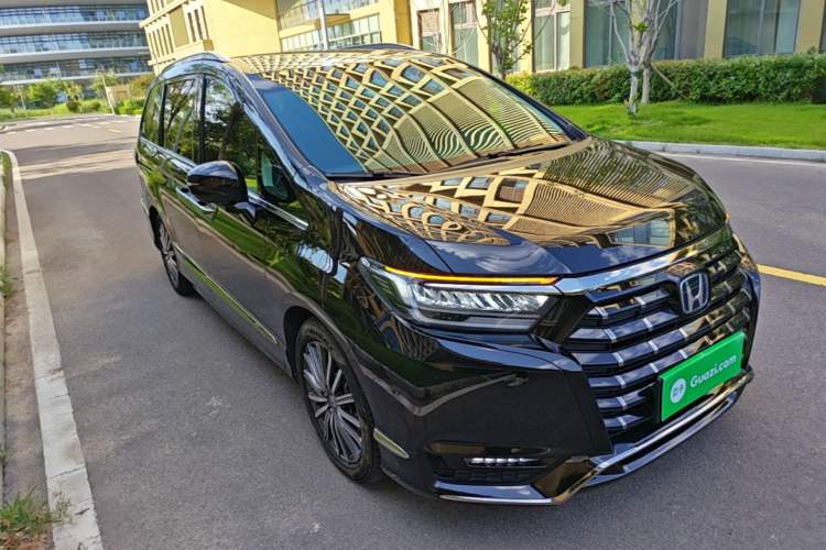 Used Honda Elysion 2022 2.0L eHEV Luxury Edition Front Right 45 Deg