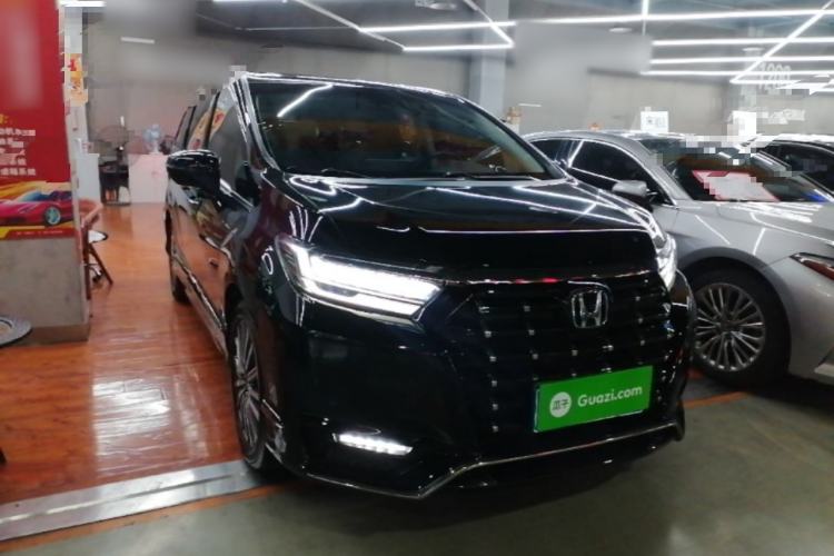 Used Honda Elysion 2022 2.0L eHEV Luxury First Edition Front Right 45 Deg