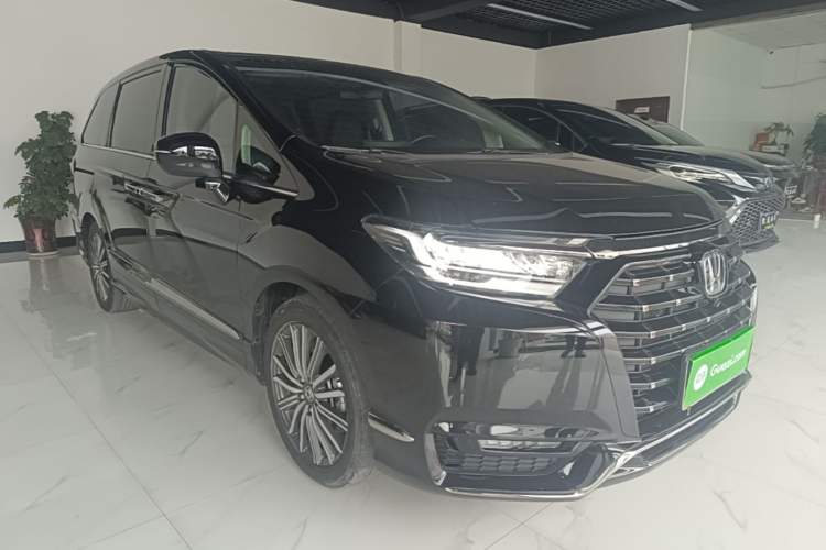 Used Honda Elysion 2022 2.0L eHEV Luxury Edition Front Right 45 Deg