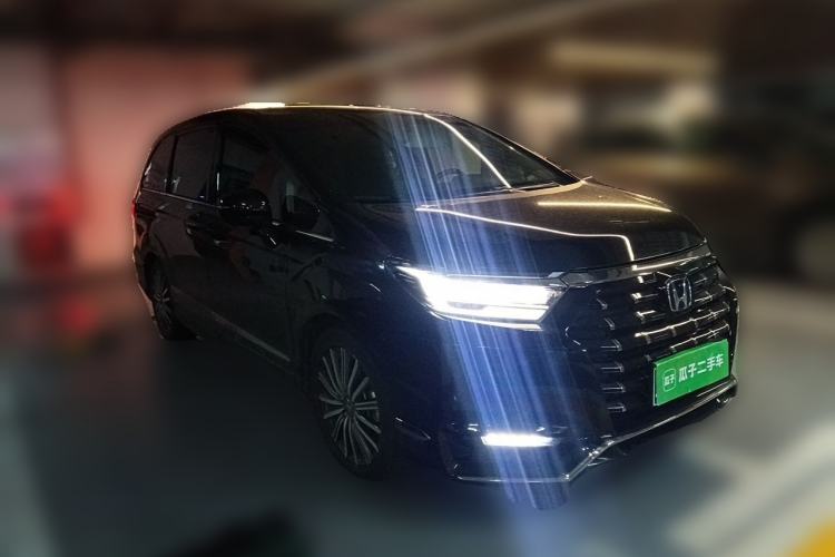 Used Honda Elysion 2022 2.0L eHEV Luxury Edition Front Right 45 Deg