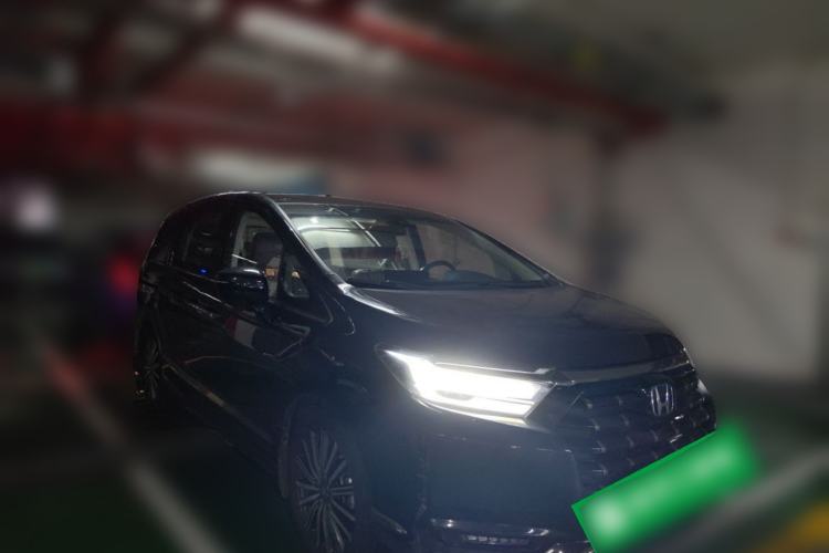 Used Honda Elysion 2022 2.0L eHEV Luxury Edition Front Right 45 Deg