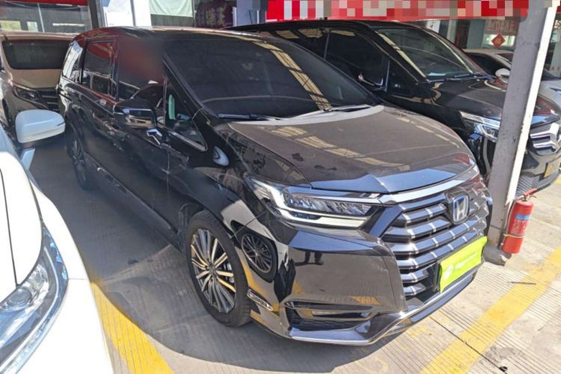 Used Honda Elysion 2022 2.0L eHEV Luxury Edition Front Right 45 Deg