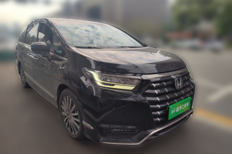 Used Honda Elysion 2022 2.0L eHEV Luxury First Edition Front Right 45 Deg