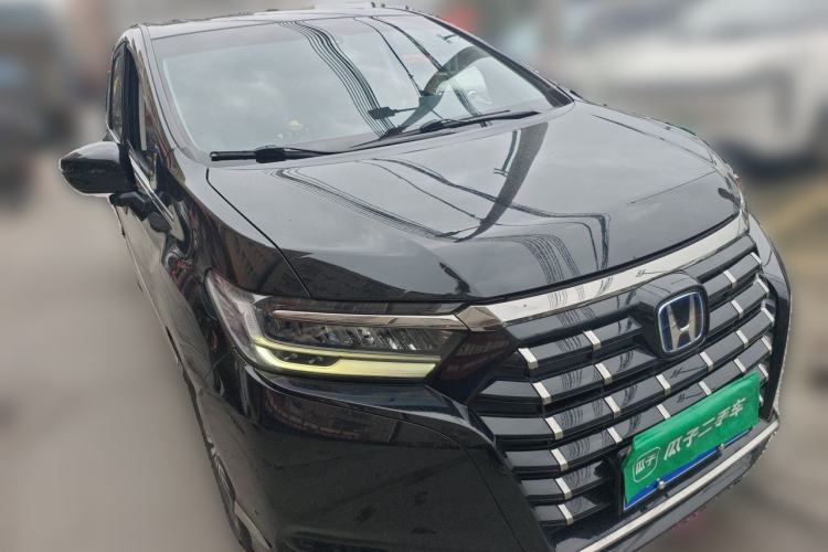 Used Honda Elysion 2022 2.0L eHEV Luxury Edition Front Right 45 Deg