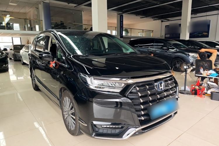 Used Honda Elysion 2022 2.0L eHEV Luxury First Edition Front Right 45 Deg