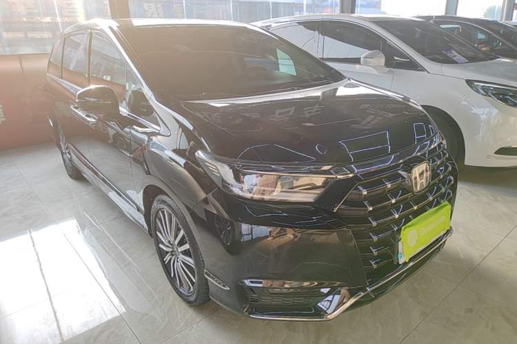 Used Honda Elysion 2022 2.0L eHEV Luxury Edition Front Right 45 Deg