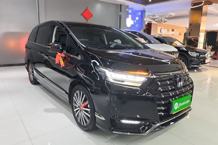 Used Honda Elysion 2022 2.0L eHEV Luxury Edition Front Right 45 Deg