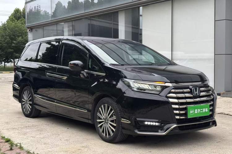 Used Honda Elysion 2022 2.0L eHEV Luxury Edition Front Right 45 Deg
