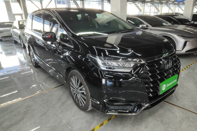 Used Honda Elysion 2022 2.0L eHEV Luxury First Edition Front Right 45 Deg