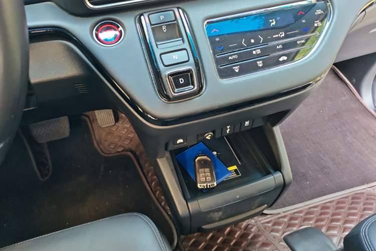 Used Honda Elysion 2022 2.0L eHEV Luxury Edition Gear Lever