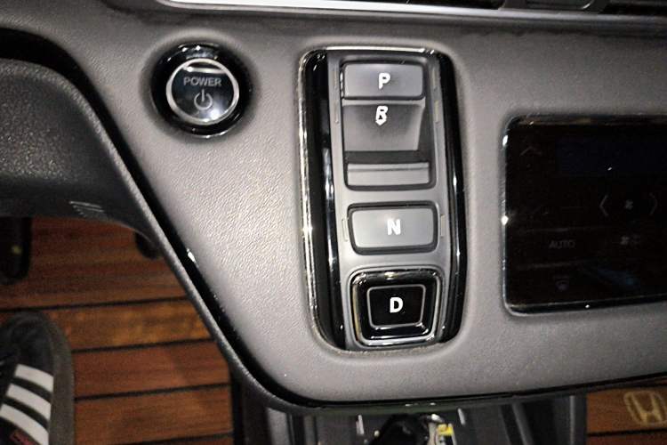 Used Honda Elysion 2022 2.0L eHEV Luxury Edition Gear Lever