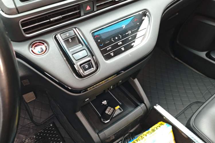 Used Honda Elysion 2022 2.0L eHEV Luxury Edition Gear Lever