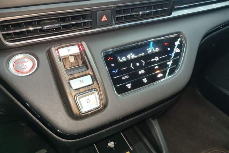 Used Honda Elysion 2022 2.0L eHEV Prestige Edition Gear Lever