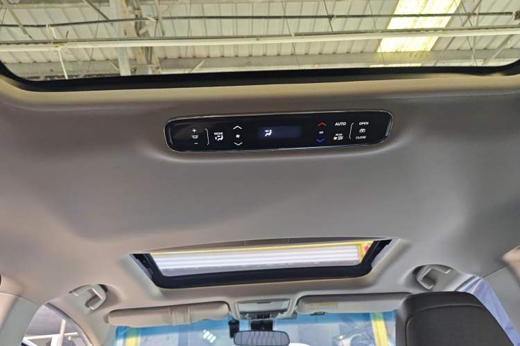 Used Honda Elysion 2022 2.0L eHEV Luxury Edition Headliner
