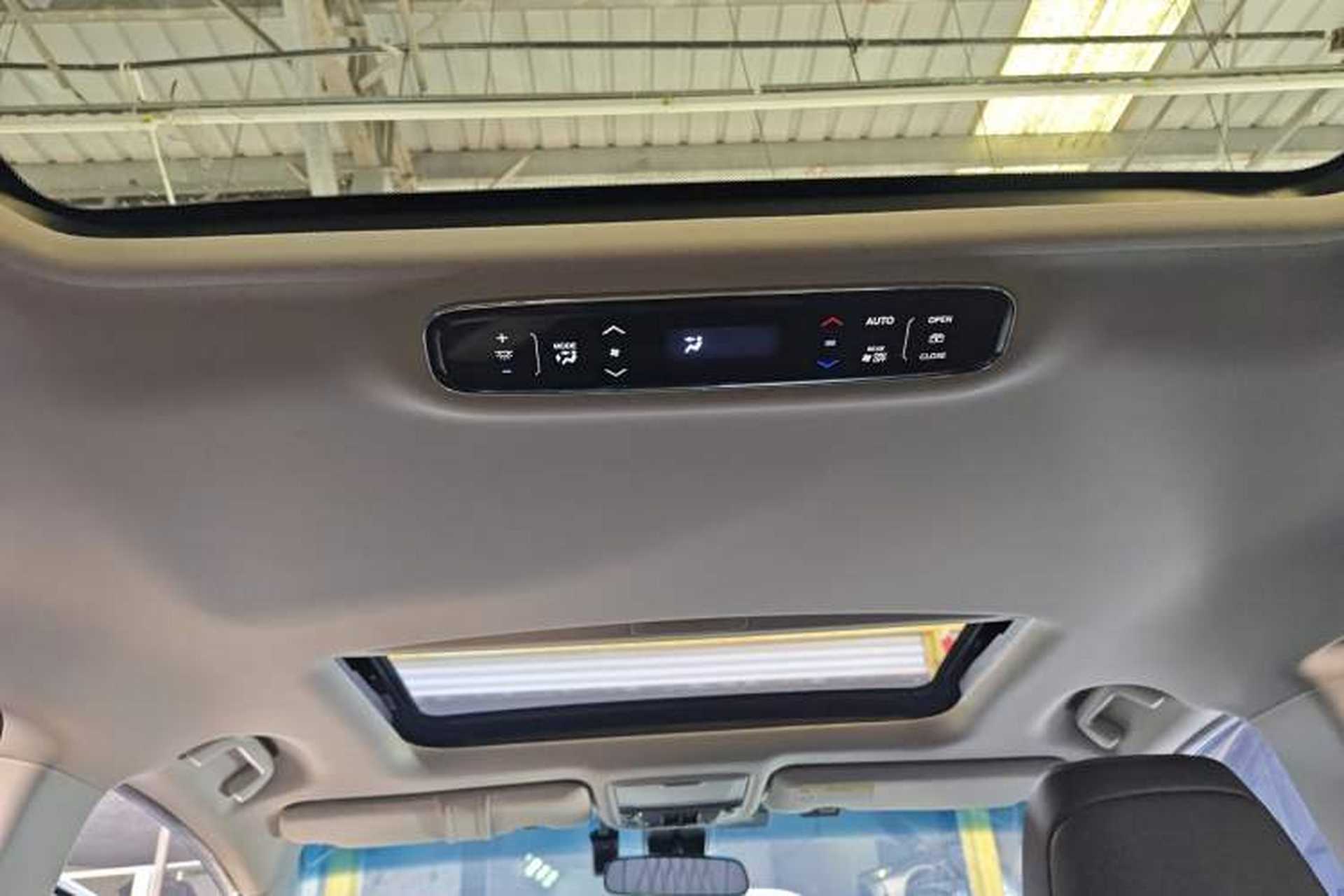 Used Honda Elysion 2022 2.0L eHEV Luxury Edition Headliner