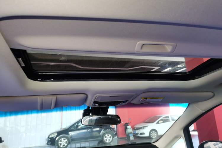 Used Honda Elysion 2022 2.0L eHEV Luxury Edition Headliner