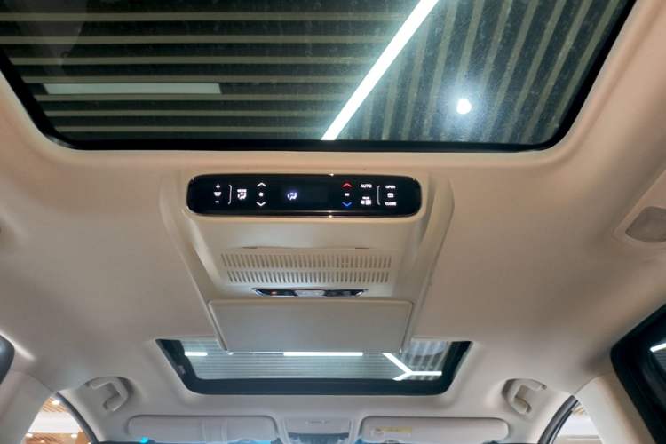 Used Honda Elysion 2022 2.0L eHEV Luxury Edition Headliner