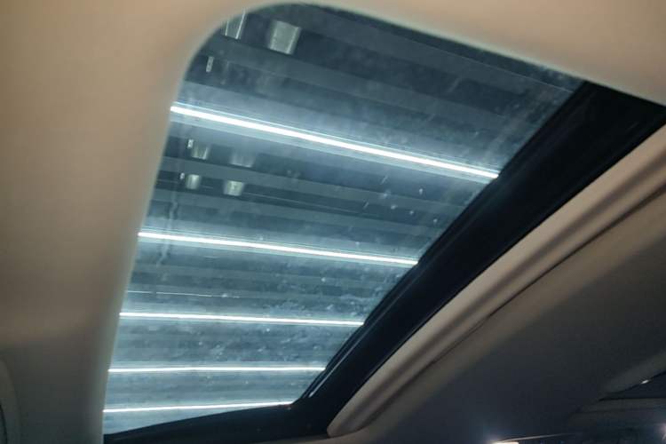 Used Honda Elysion 2022 2.0L eHEV Prestige Edition Headliner
