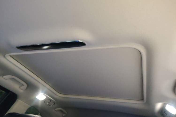 Used Honda Elysion 2022 2.0L eHEV Luxury Edition Headliner