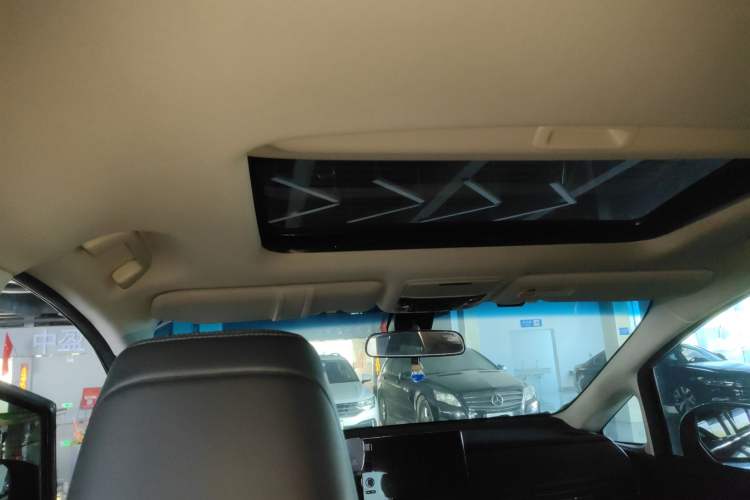 Used Honda Elysion 2022 2.0L eHEV Luxury First Edition Headliner