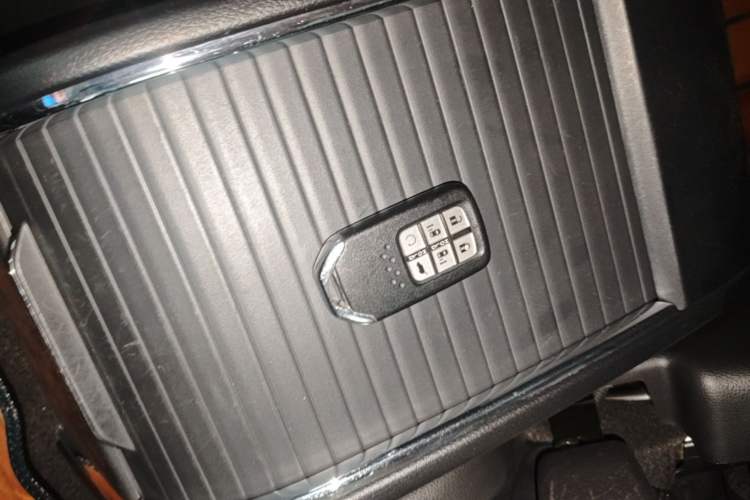 Used Honda Elysion 2022 2.0L eHEV Luxury Edition Interior 1