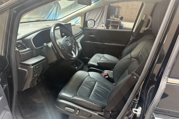 Used Honda Elysion 2022 2.0L eHEV Luxury Edition Interior 2