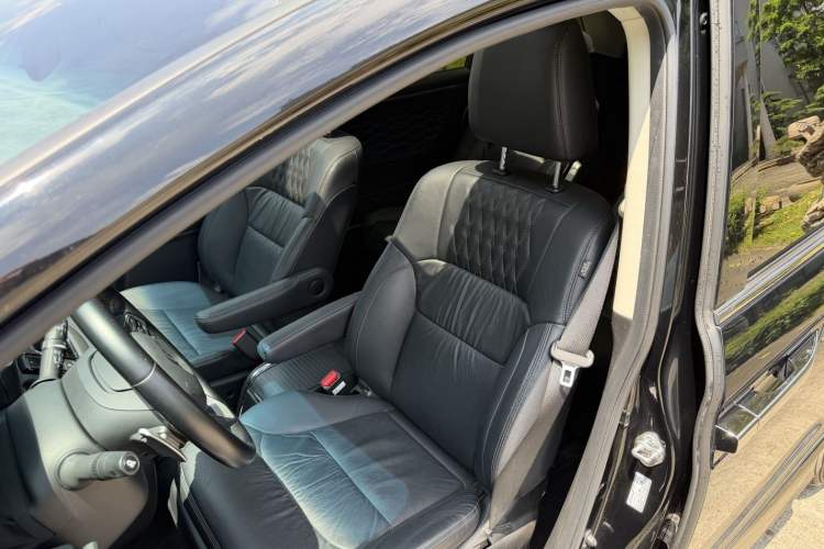 Used Honda Elysion 2022 2.0L eHEV Luxury Edition Interior 2