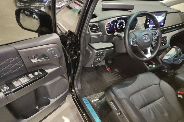 Used Honda Elysion 2022 2.0L eHEV Prestige Edition Interior 3