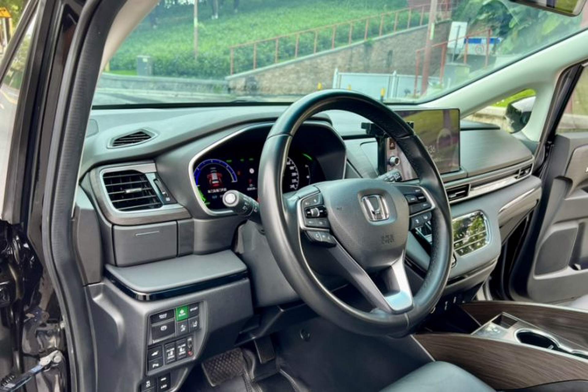 Used Honda Elysion 2022 2.0L eHEV Luxury First Edition Interior 3