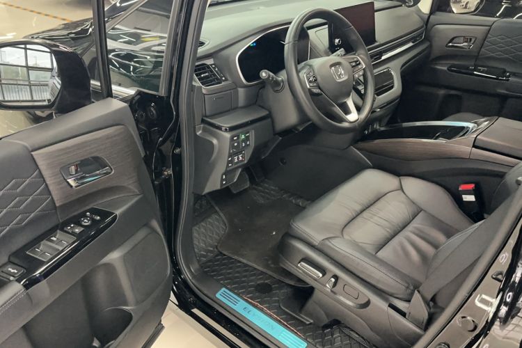 Used Honda Elysion 2022 2.0L eHEV Luxury First Edition Interior 3