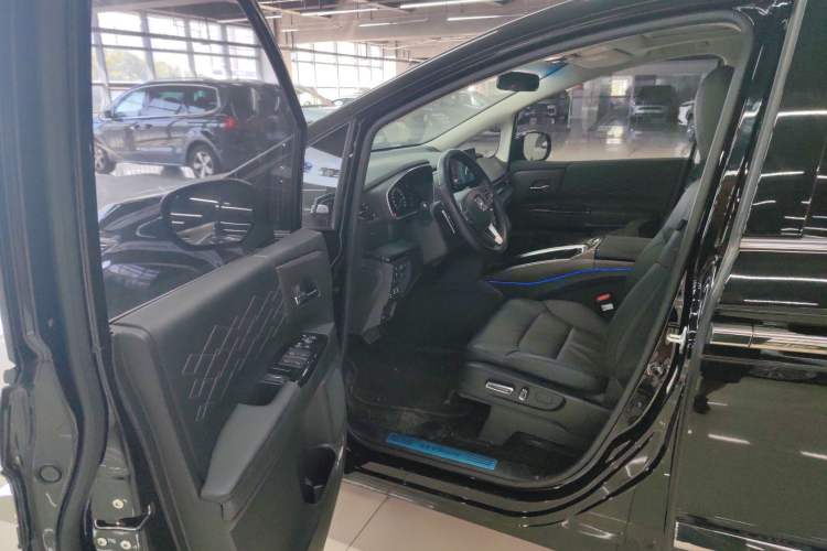 Used Honda Elysion 2022 2.0L eHEV Luxury First Edition Interior 3