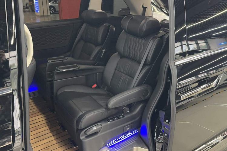 Used Honda Elysion 2022 2.0L eHEV Luxury First Edition Interior 4